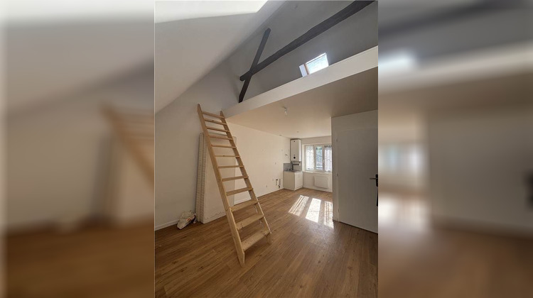 Ma-Cabane - Location Appartement FEROLLES-ATTILLY, 0 m²