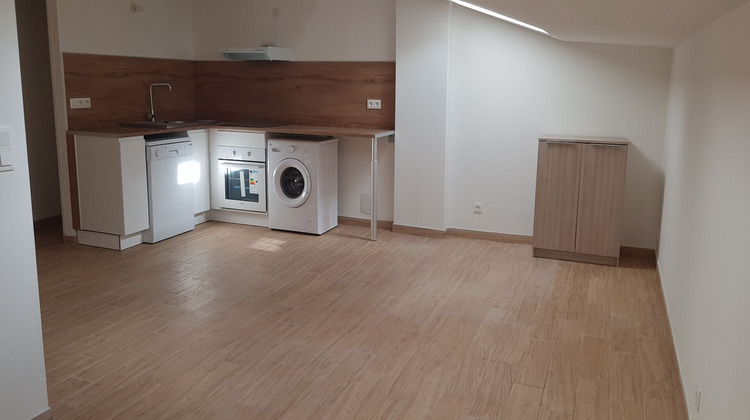 Ma-Cabane - Location Appartement FLASSANS-SUR-ISSOLE, 51 m²