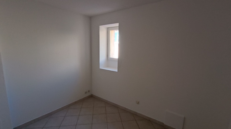Ma-Cabane - Location Appartement FLASSANS-SUR-ISSOLE, 43 m²