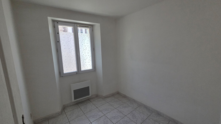 Ma-Cabane - Location Appartement FLASSANS-SUR-ISSOLE, 29 m²