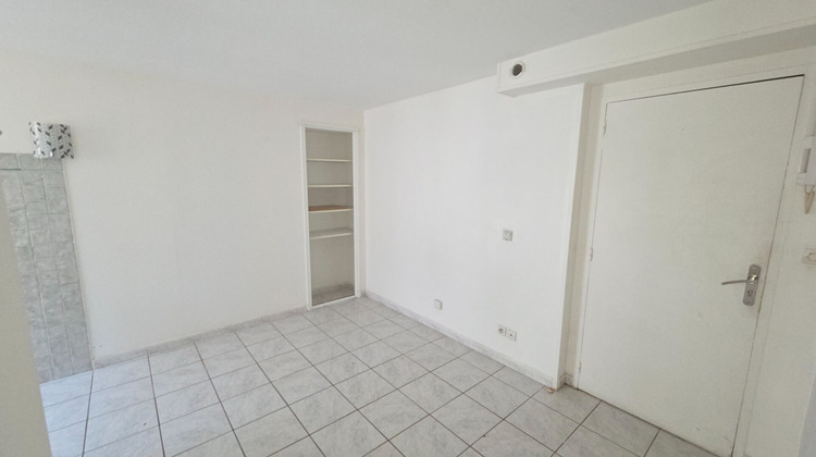 Ma-Cabane - Location Appartement FLASSANS-SUR-ISSOLE, 29 m²