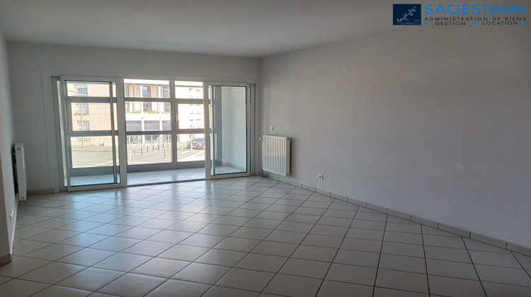 Ma-Cabane - Location Appartement FLEURY-LES-AUBRAIS, 63 m²