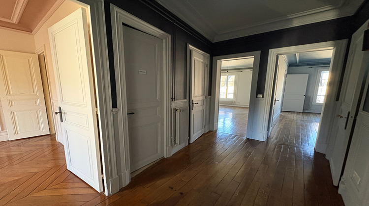 Ma-Cabane - Location Appartement FONTAINEBLEAU, 66 m²