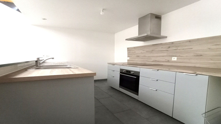 Ma-Cabane - Location Appartement FOUGERES, 109 m²