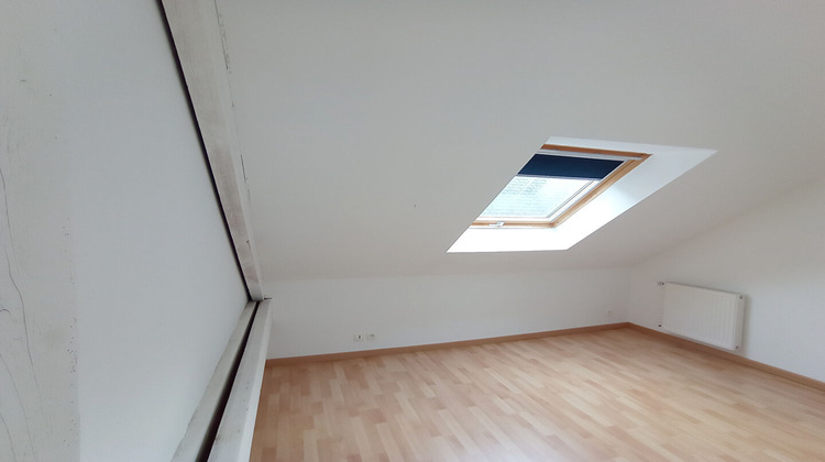 Ma-Cabane - Location Appartement FOUGERES, 109 m²