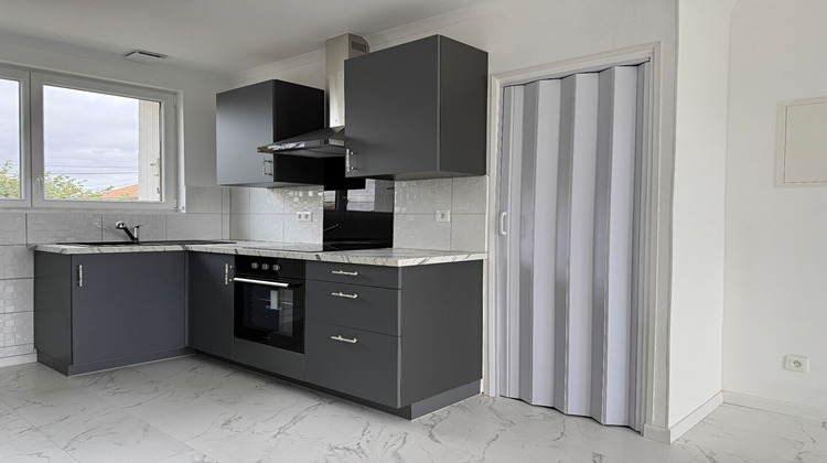 Ma-Cabane - Location Appartement GENCAY, 62 m²