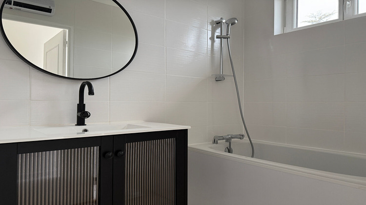 Ma-Cabane - Location Appartement GENCAY, 62 m²