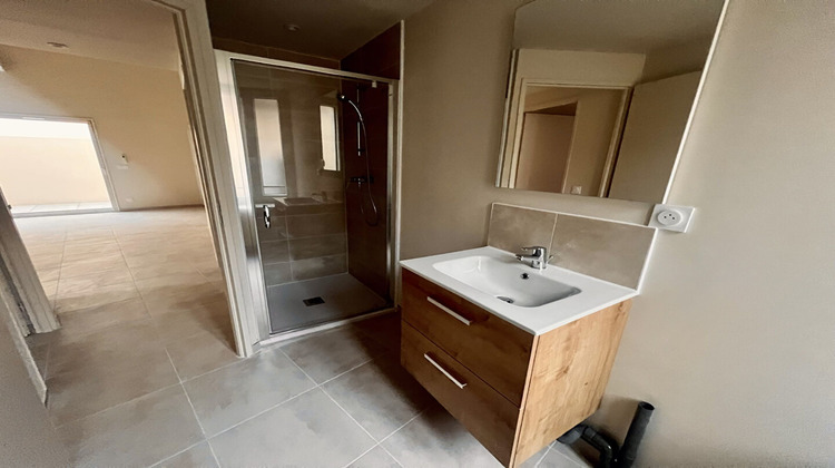 Ma-Cabane - Location Appartement GINESTAS, 43 m²