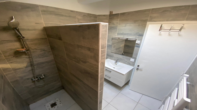 Ma-Cabane - Location Appartement GRANS, 61 m²