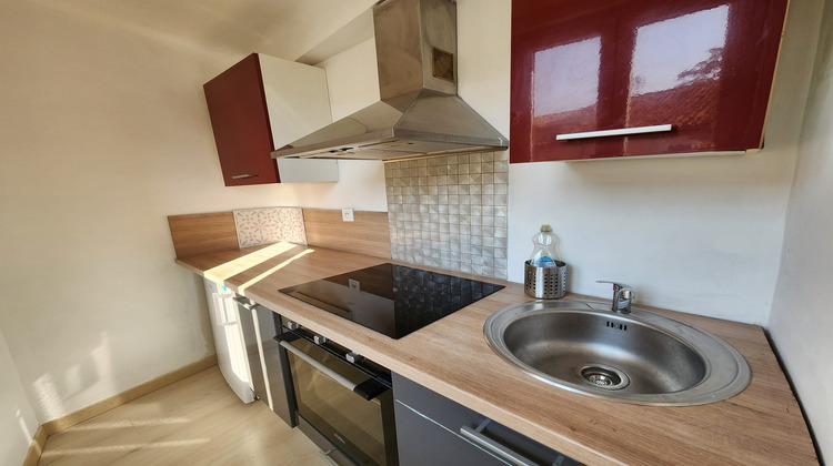 Ma-Cabane - Location Appartement Grans, 27 m²
