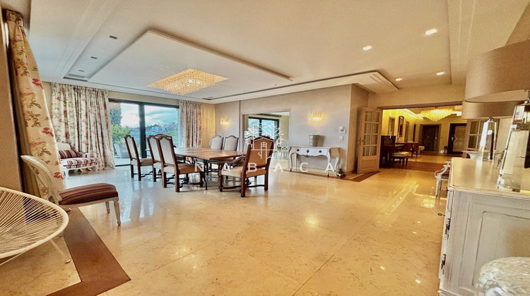 Ma-Cabane - Location Appartement Grasse, 217 m²