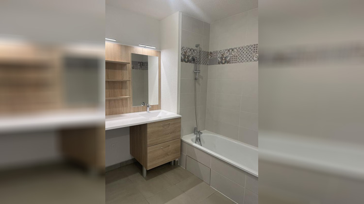 Ma-Cabane - Location Appartement GRATENTOUR, 62 m²