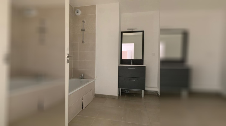 Ma-Cabane - Location Appartement GRATENTOUR, 107 m²