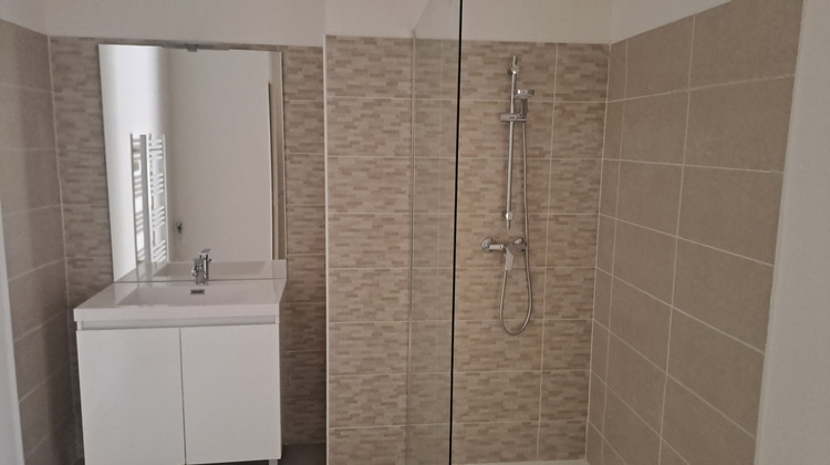 Ma-Cabane - Location Appartement GREASQUE, 54 m²