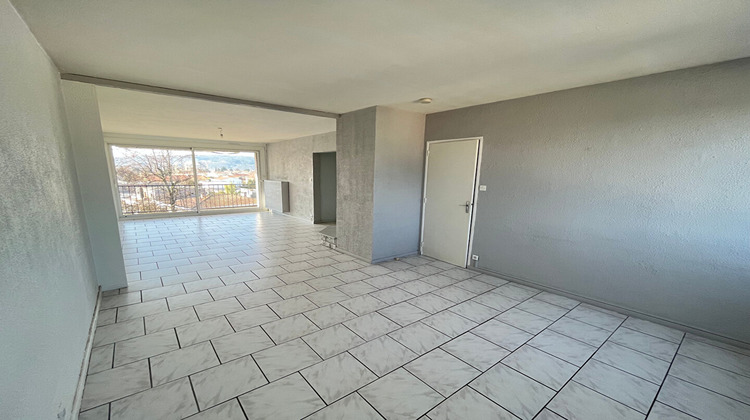 Ma-Cabane - Location Appartement GUILHERAND-GRANGES, 74 m²