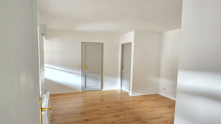 Ma-Cabane - Location Appartement HOUDAN, 82 m²