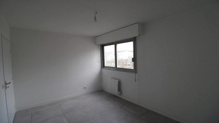 Ma-Cabane - Location Appartement Hyères, 45 m²