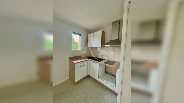 Ma-Cabane - Location Appartement L'ISLE-JOURDAIN, 33 m²
