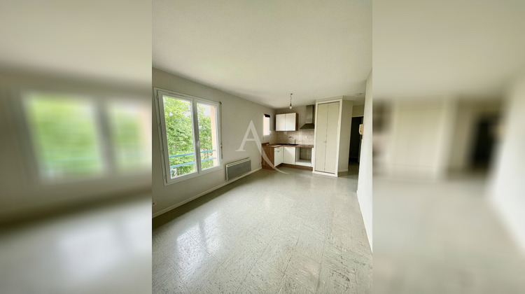 Ma-Cabane - Location Appartement L'ISLE-JOURDAIN, 33 m²