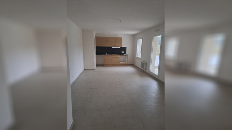 Ma-Cabane - Location Appartement LA BOUILLADISSE, 0 m²