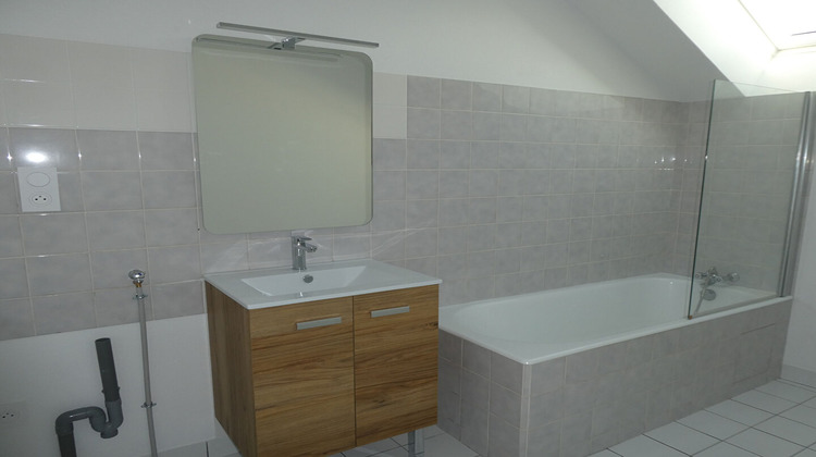 Ma-Cabane - Location Appartement LA CHAPELLE-DES-FOUGERETZ, 60 m²