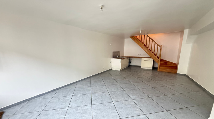 Ma-Cabane - Location Appartement LA FERTE-SOUS-JOUARRE, 38 m²