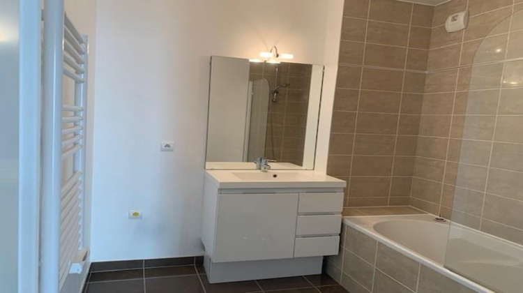 Ma-Cabane - Location Appartement LA GARENNE-COLOMBES, 40 m²