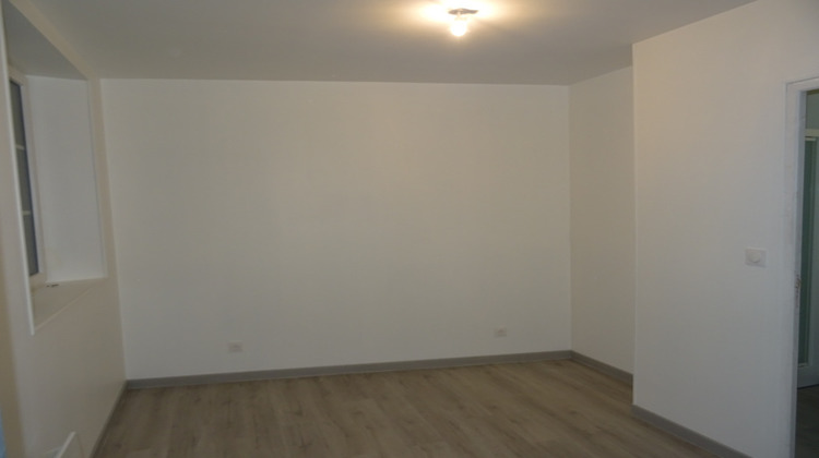 Ma-Cabane - Location Appartement LA LOUPE, 35 m²