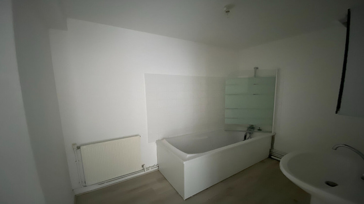 Ma-Cabane - Location Appartement LA LOUPE, 56 m²