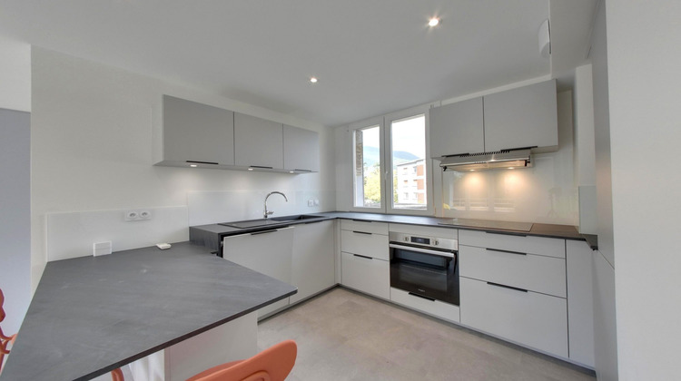 Ma-Cabane - Location Appartement La Tronche, 65 m²