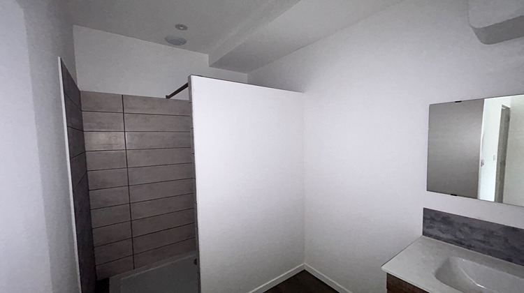 Ma-Cabane - Location Appartement LAGNIEU, 55 m²