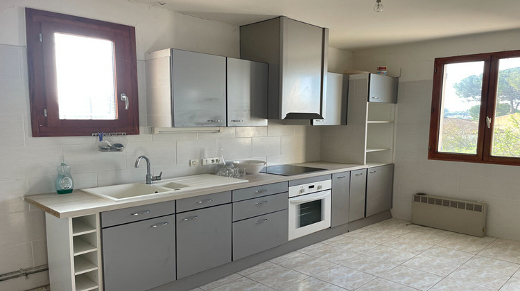 Ma-Cabane - Location Appartement LAMBESC, 110 m²