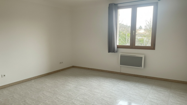 Ma-Cabane - Location Appartement LAMBESC, 110 m²