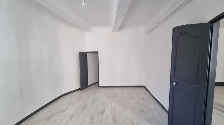 Ma-Cabane - Location Appartement LAMBESC, 66 m²