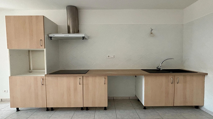 Ma-Cabane - Location Appartement LAMBESC, 38 m²