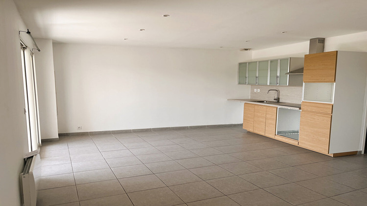 Ma-Cabane - Location Appartement LAMBESC, 92 m²