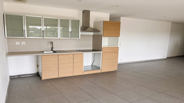 Ma-Cabane - Location Appartement LAMBESC, 92 m²