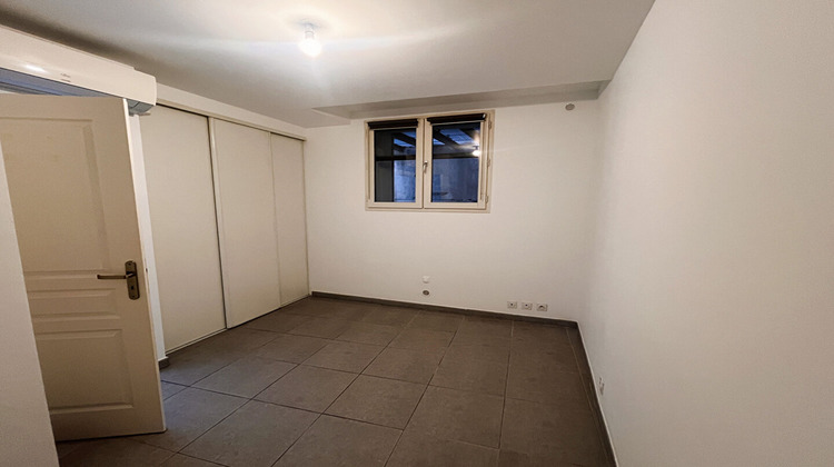 Ma-Cabane - Location Appartement LAMBESC, 92 m²