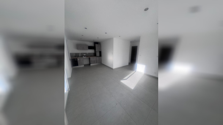 Ma-Cabane - Location Appartement LE CHAMBON FEUGEROLLES, 65 m²