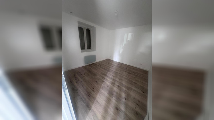 Ma-Cabane - Location Appartement LE CHAMBON FEUGEROLLES, 65 m²