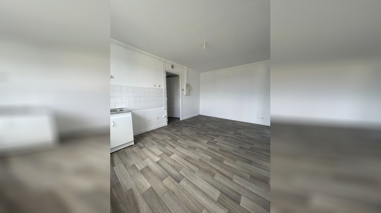 Ma-Cabane - Location Appartement LE CHAMBON-FEUGEROLLES, 43 m²