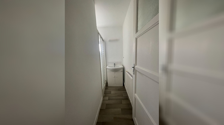 Ma-Cabane - Location Appartement LE CHAMBON-FEUGEROLLES, 43 m²