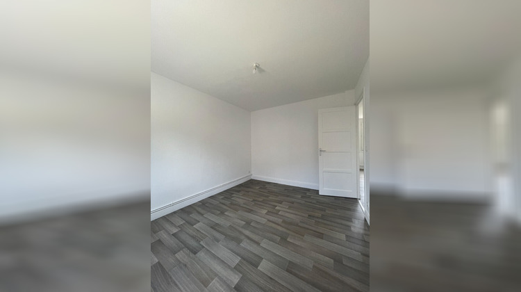 Ma-Cabane - Location Appartement LE CHAMBON-FEUGEROLLES, 43 m²