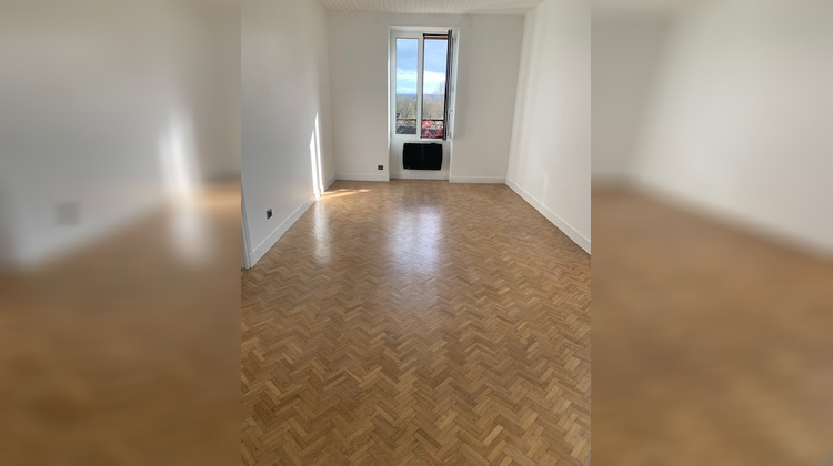 Ma-Cabane - Location Appartement LE MESNIL-LE-ROI, 60 m²