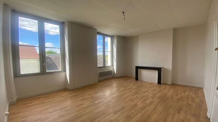 Ma-Cabane - Location Appartement LENCLOITRE, 80 m²