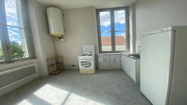 Ma-Cabane - Location Appartement LENCLOITRE, 80 m²