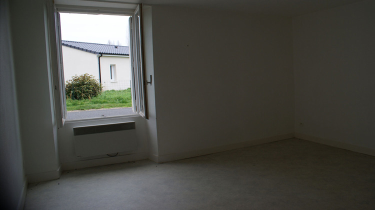 Ma-Cabane - Location Appartement LENCLOITRE, 40 m²