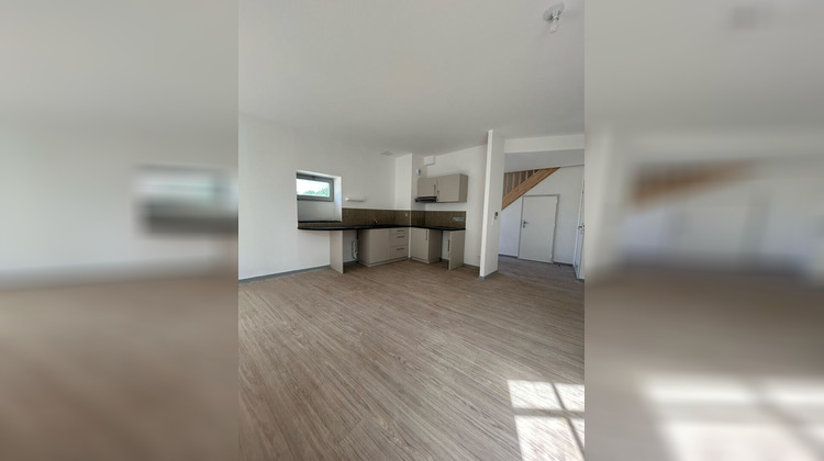 Ma-Cabane - Location Appartement LENCLOITRE, 108 m²