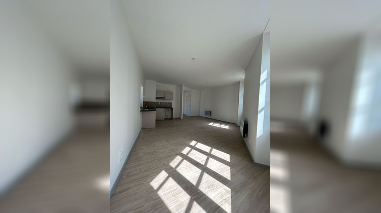 Ma-Cabane - Location Appartement LENCLOITRE, 108 m²