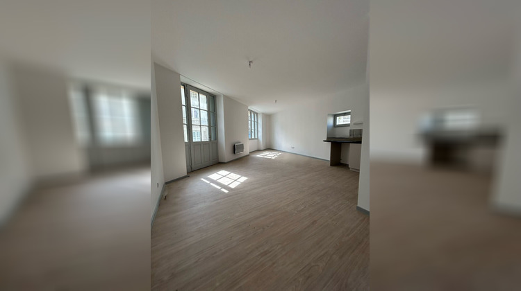 Ma-Cabane - Location Appartement LENCLOITRE, 108 m²